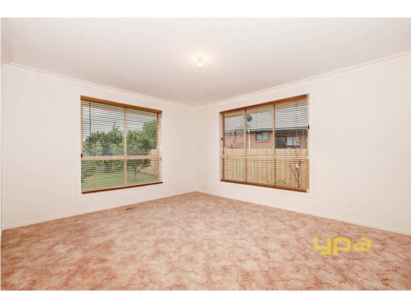 30 Messina Crescent, Taylors Lakes VIC 3038