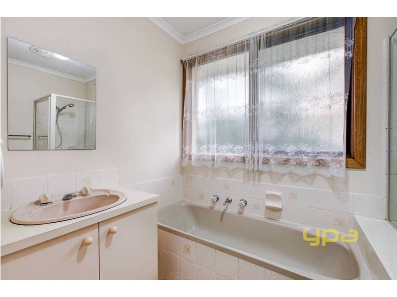 3 Lionheart Avenue, Taylors Lakes VIC 3038