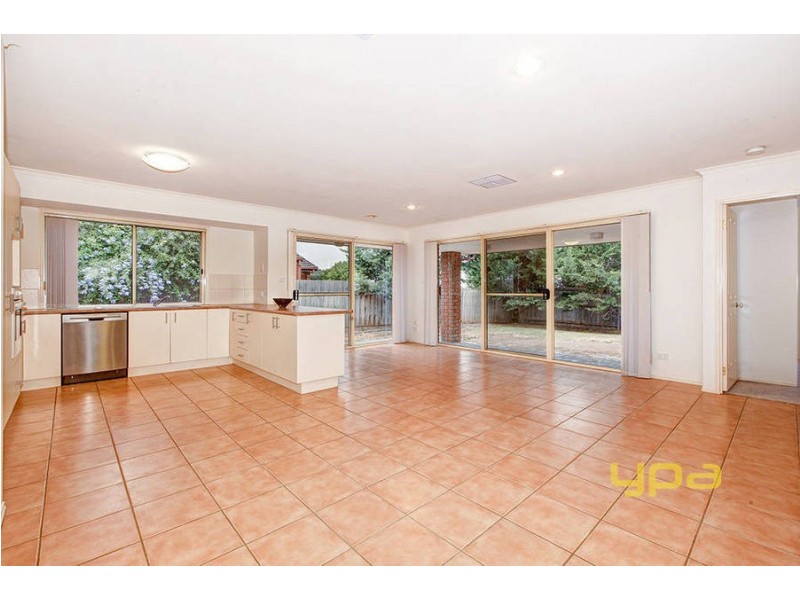 32 Kenswick Drive, Hillside VIC 3037