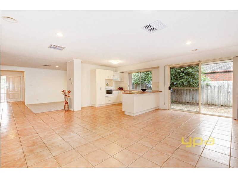 32 Kenswick Drive, Hillside VIC 3037