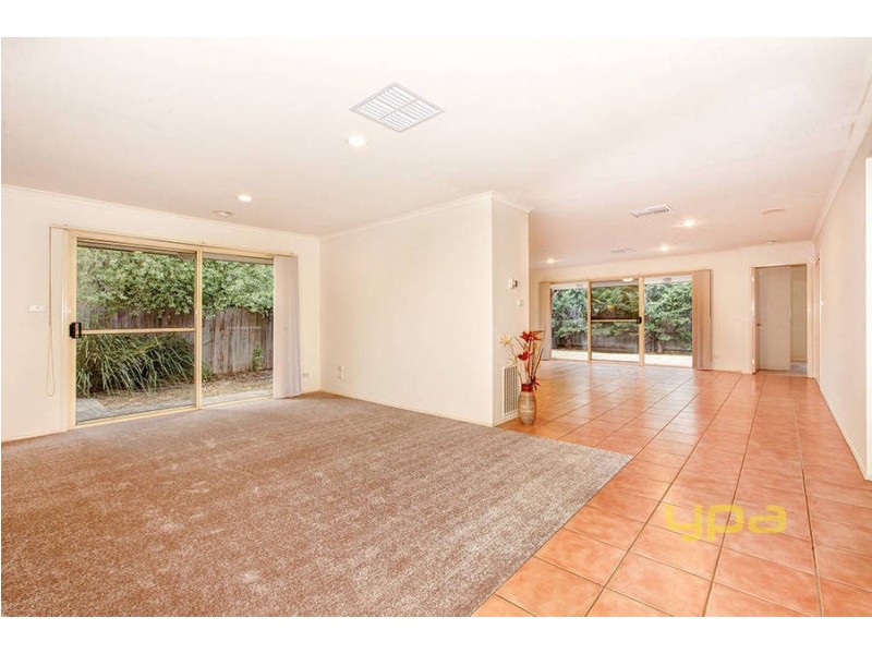 32 Kenswick Drive, Hillside VIC 3037