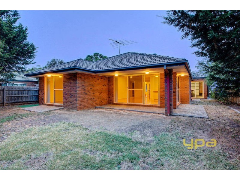 32 Kenswick Drive, Hillside VIC 3037