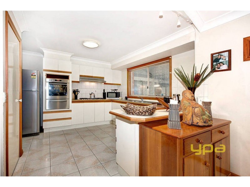 10 Doran Walk, Delahey VIC 3037