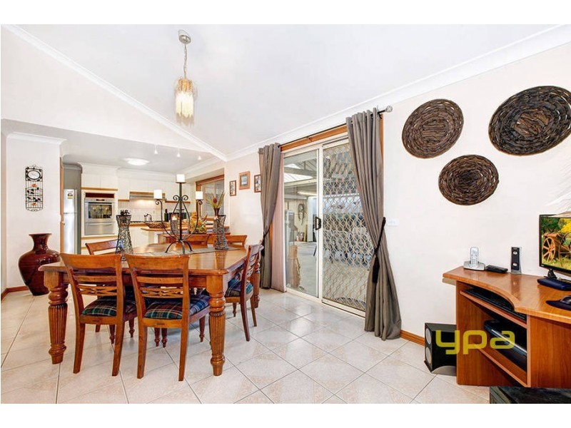 10 Doran Walk, Delahey VIC 3037