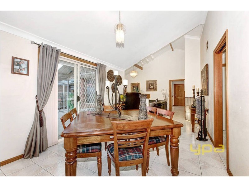 10 Doran Walk, Delahey VIC 3037