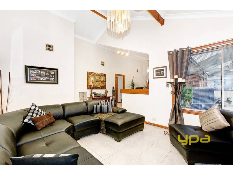 10 Doran Walk, Delahey VIC 3037