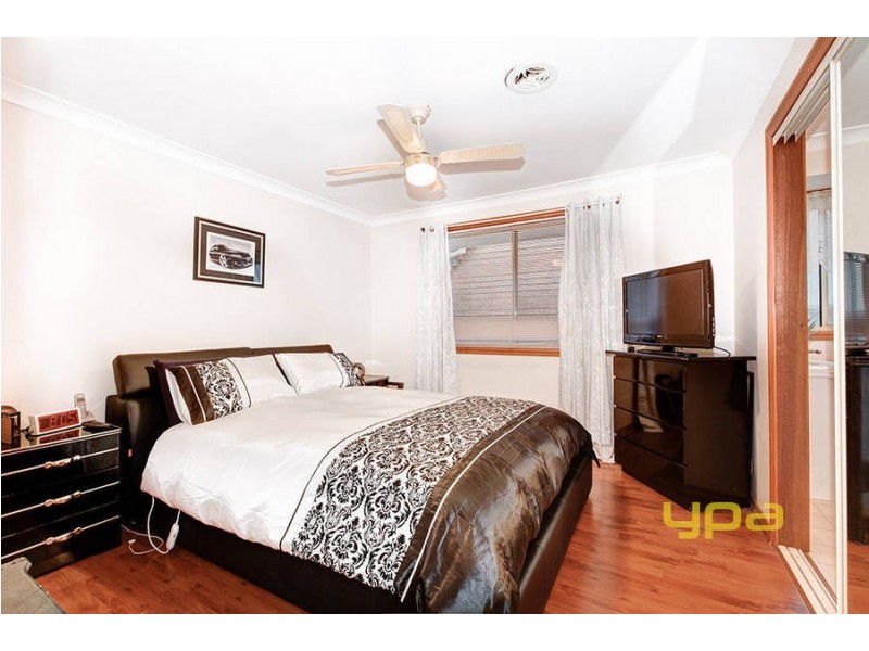 10 Doran Walk, Delahey VIC 3037