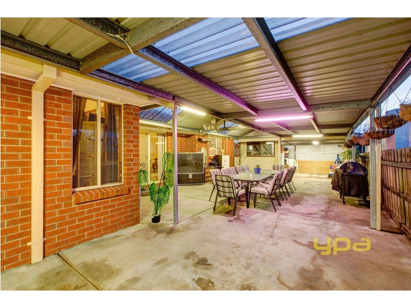 10 Doran Walk, Delahey VIC 3037