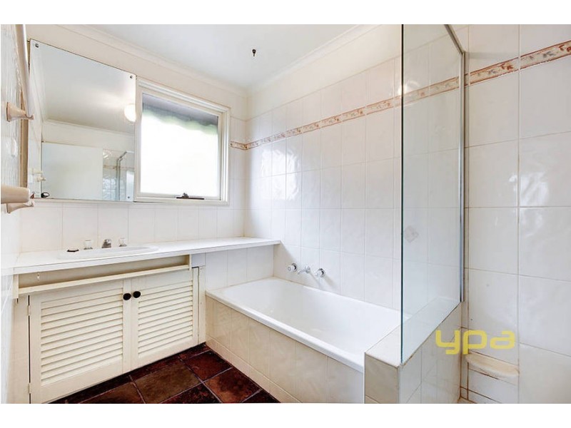 16 Sherbrooke Crescent, Taylors Lakes VIC 3038