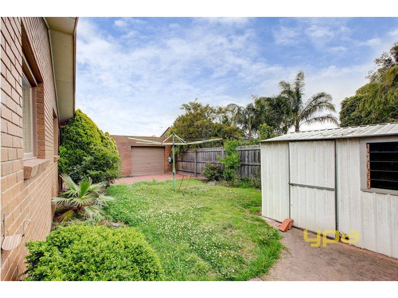 16 Sherbrooke Crescent, Taylors Lakes VIC 3038