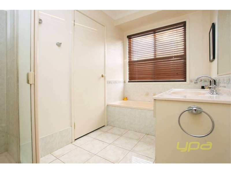 25 Pimelea Way, Hillside VIC 3037