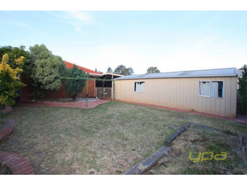 15 Flint Crescent, Delahey VIC 3037