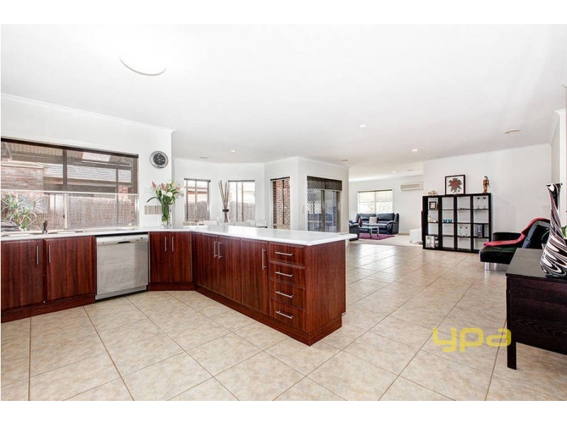 13 Margaret Place, Taylors Hill VIC 3037