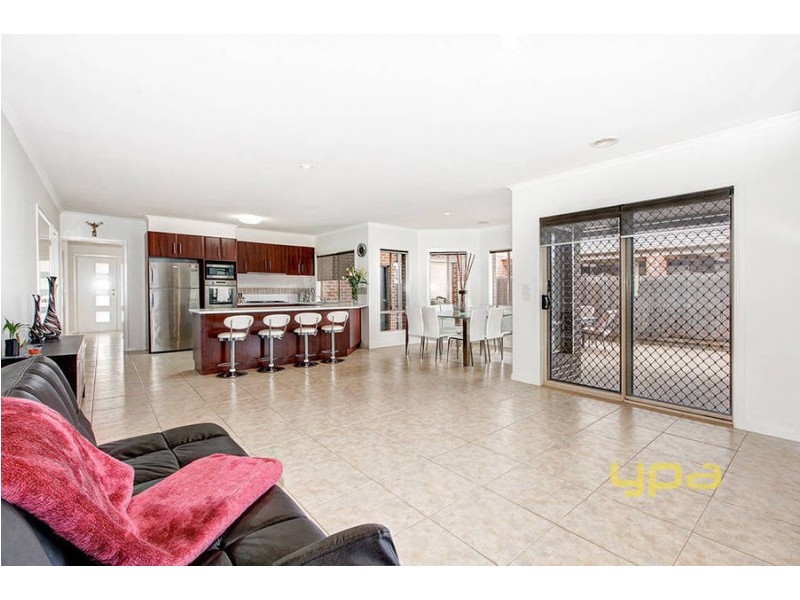 13 Margaret Place, Taylors Hill VIC 3037