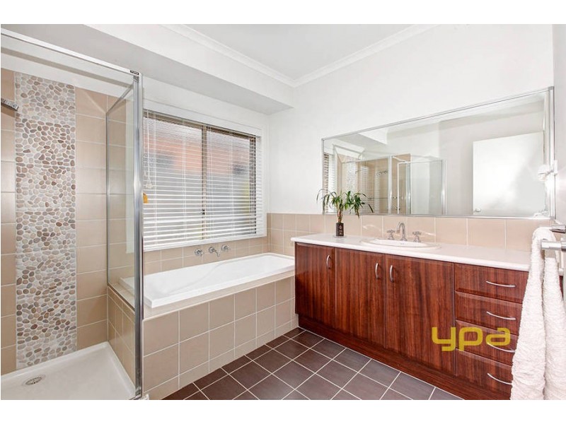 13 Margaret Place, Taylors Hill VIC 3037