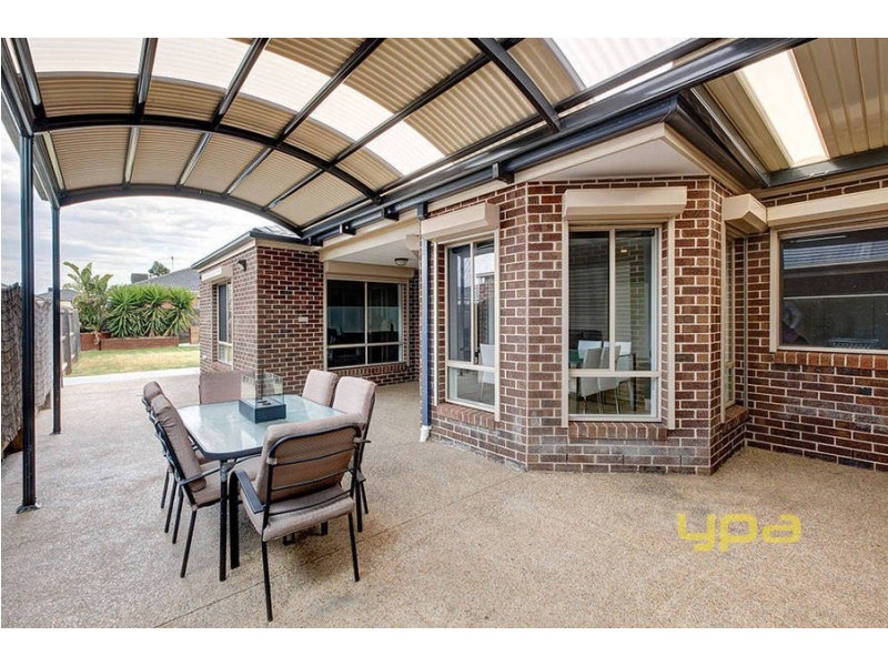 13 Margaret Place, Taylors Hill VIC 3037