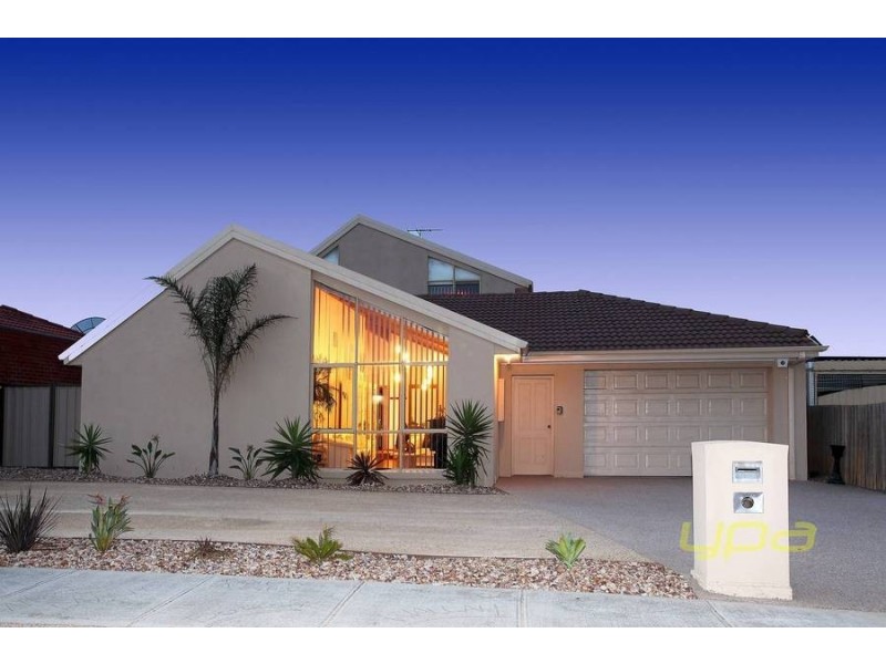 18 Parmelia Drive, Taylors Lakes VIC 3038