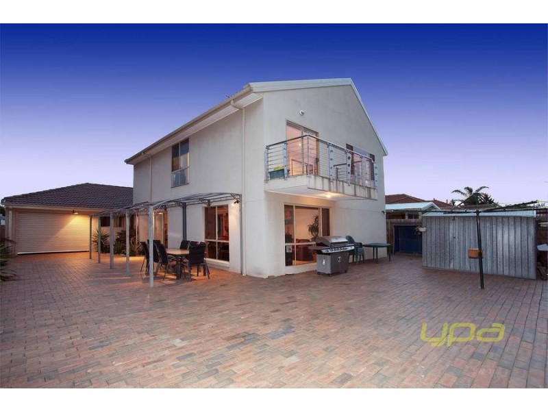 18 Parmelia Drive, Taylors Lakes VIC 3038