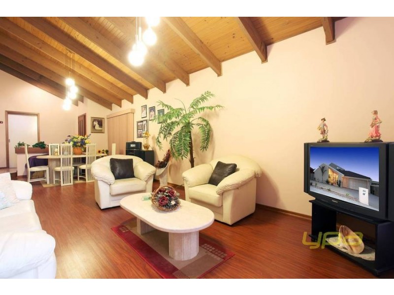 18 Parmelia Drive, Taylors Lakes VIC 3038