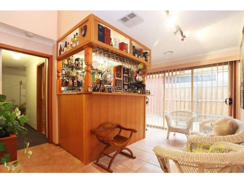 18 Parmelia Drive, Taylors Lakes VIC 3038