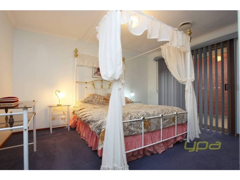 18 Parmelia Drive, Taylors Lakes VIC 3038