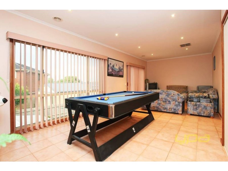 18 Parmelia Drive, Taylors Lakes VIC 3038