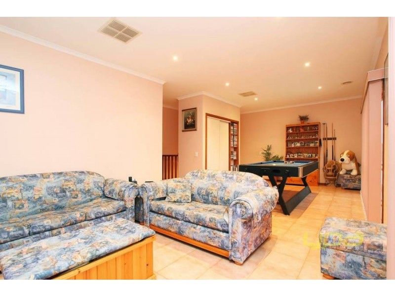 18 Parmelia Drive, Taylors Lakes VIC 3038