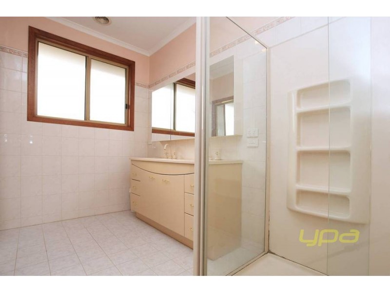 18 Parmelia Drive, Taylors Lakes VIC 3038