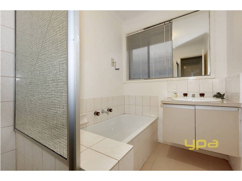 5 Milne Court, Delahey VIC 3037