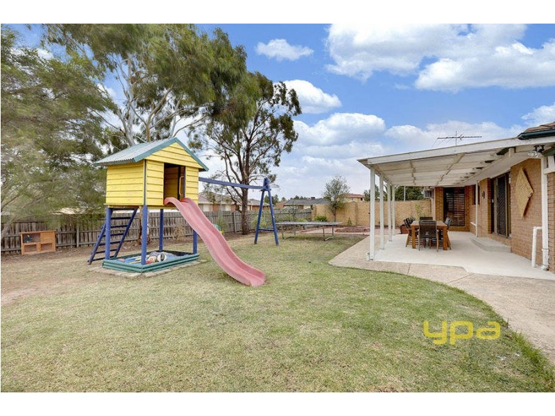 5 Milne Court, Delahey VIC 3037