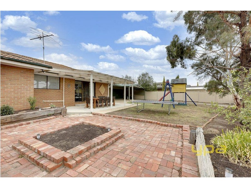 5 Milne Court, Delahey VIC 3037