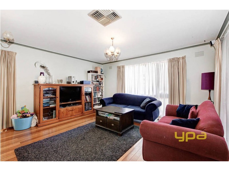 13 Sherbrooke Crescent, Taylors Lakes VIC 3038