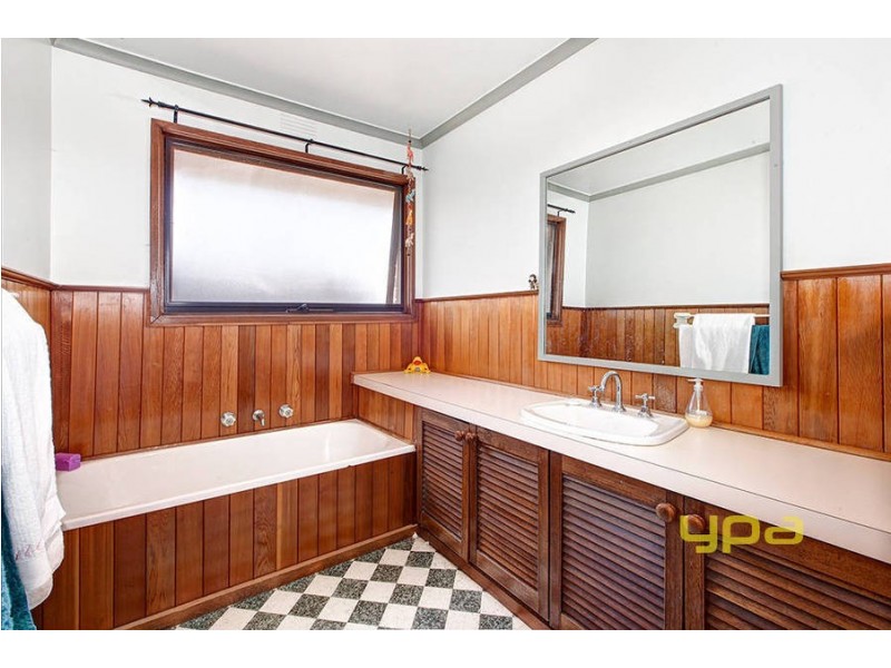 13 Sherbrooke Crescent, Taylors Lakes VIC 3038