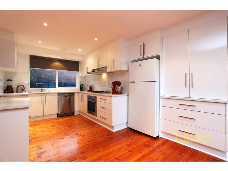 8 Angourie Crescent, Taylors Lakes VIC 3038