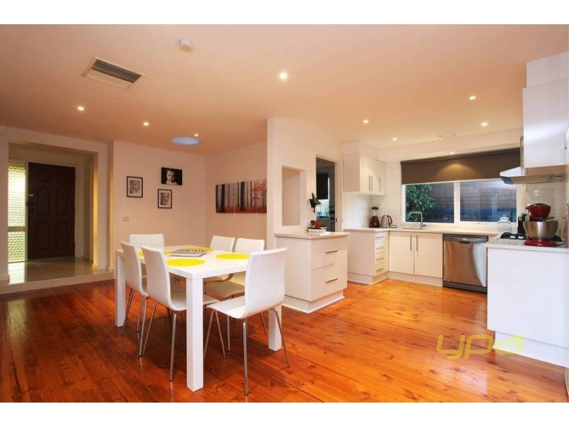 8 Angourie Crescent, Taylors Lakes VIC 3038