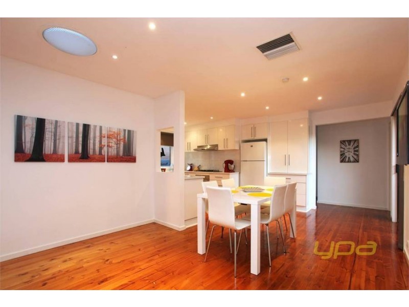 8 Angourie Crescent, Taylors Lakes VIC 3038