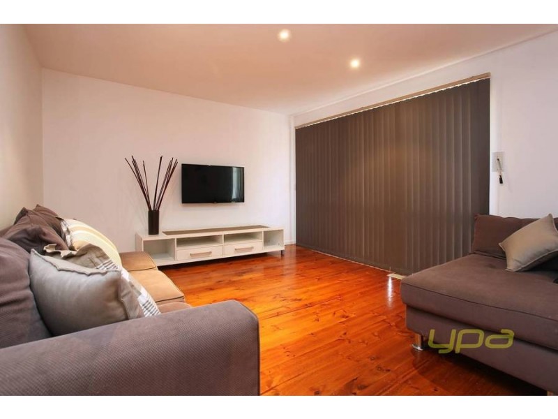 8 Angourie Crescent, Taylors Lakes VIC 3038