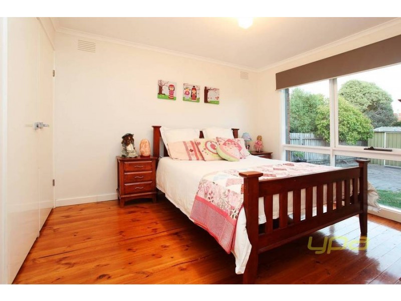 8 Angourie Crescent, Taylors Lakes VIC 3038