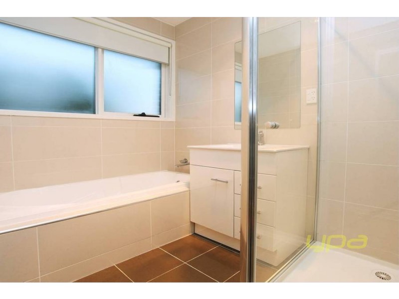 8 Angourie Crescent, Taylors Lakes VIC 3038