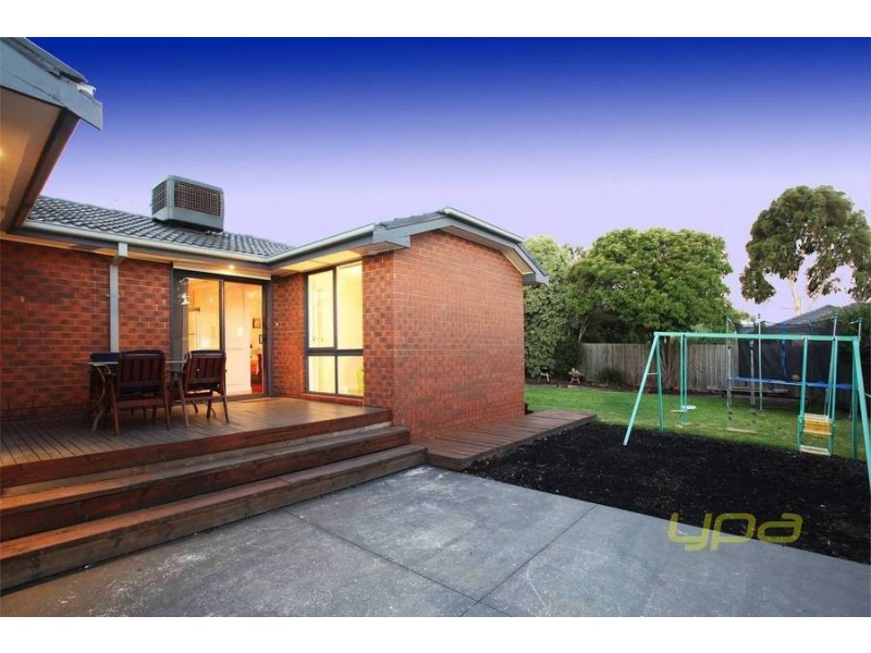 8 Angourie Crescent, Taylors Lakes VIC 3038