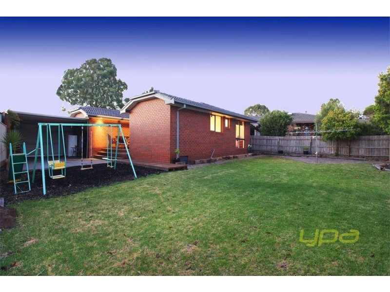 8 Angourie Crescent, Taylors Lakes VIC 3038