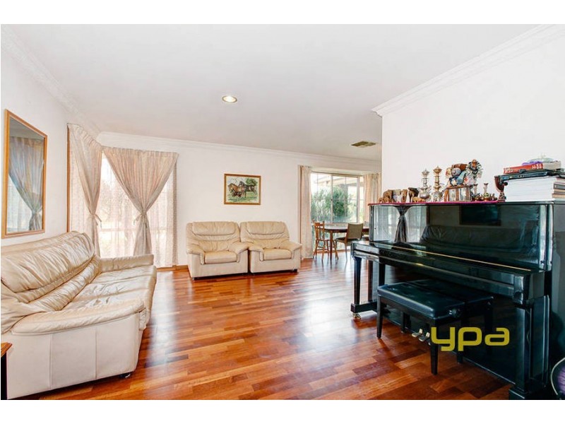 8 Rockwall Close, Sydenham VIC 3037