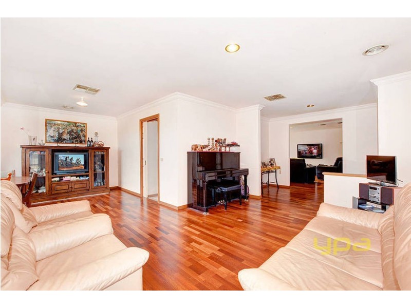 8 Rockwall Close, Sydenham VIC 3037