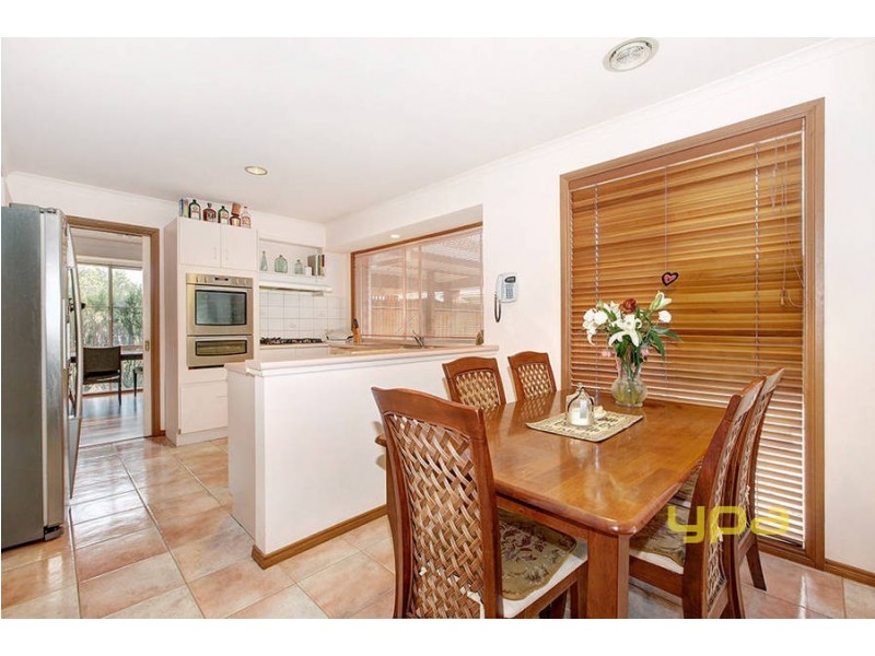 8 Rockwall Close, Sydenham VIC 3037