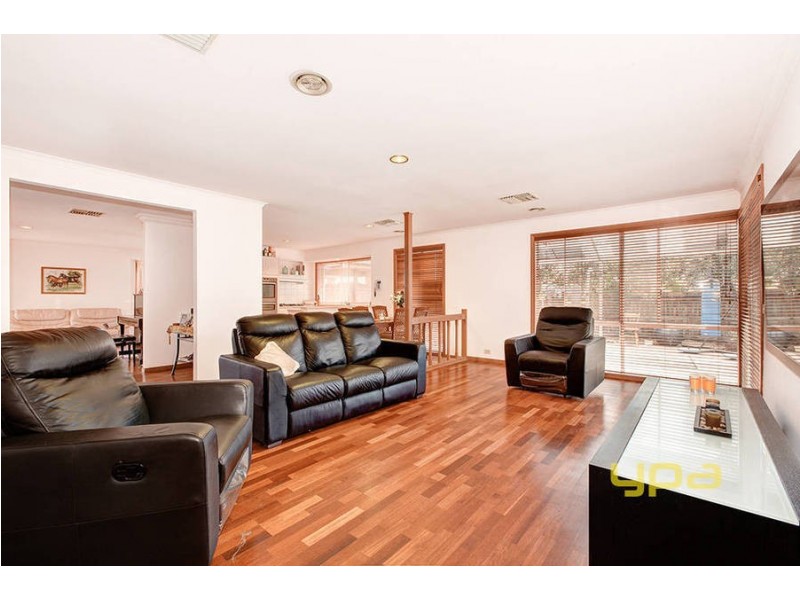 8 Rockwall Close, Sydenham VIC 3037