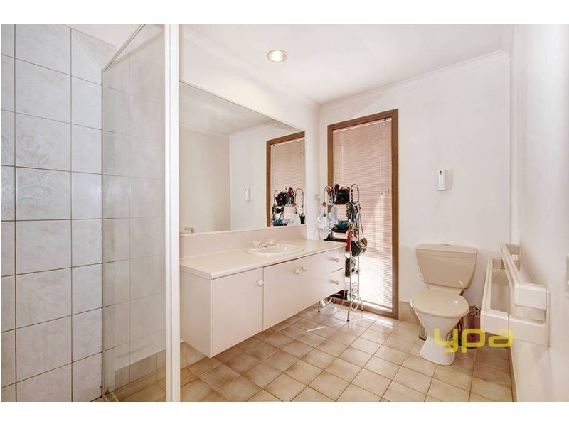 8 Rockwall Close, Sydenham VIC 3037