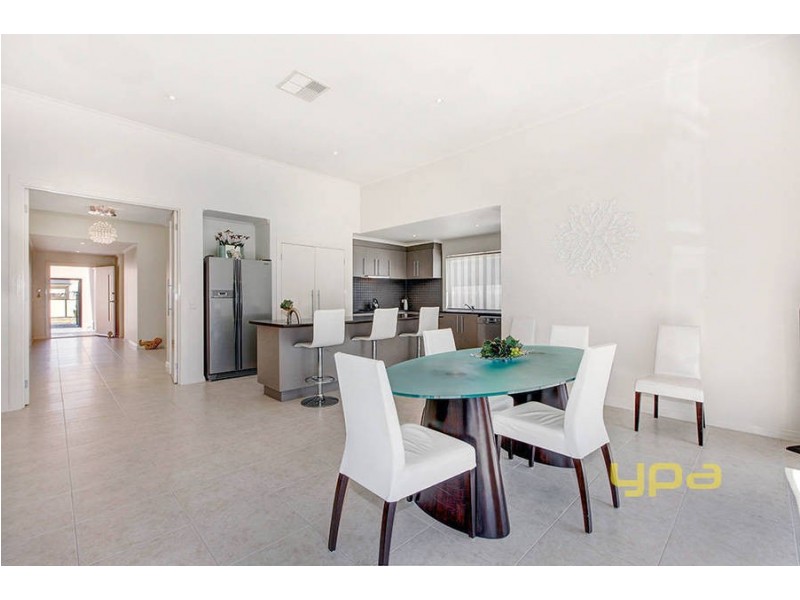 18 Rowlandson Place, Taylors Lakes VIC 3038