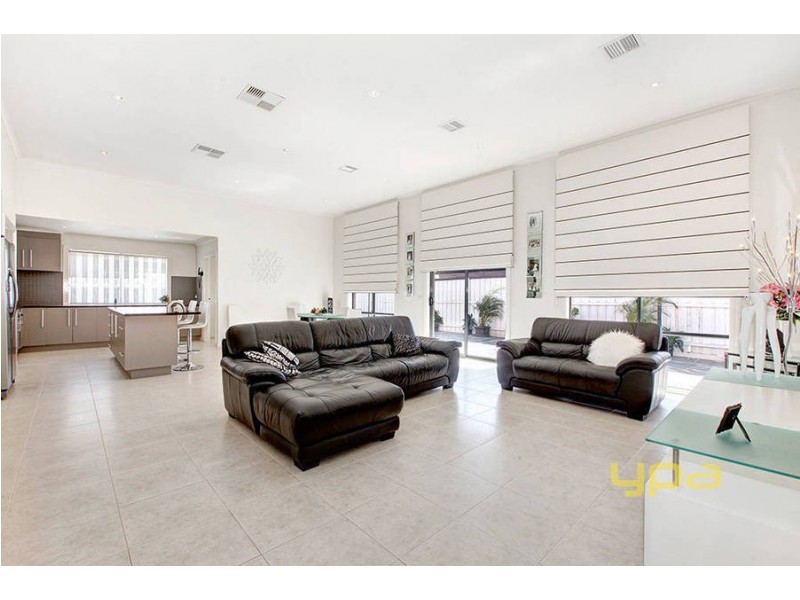 18 Rowlandson Place, Taylors Lakes VIC 3038