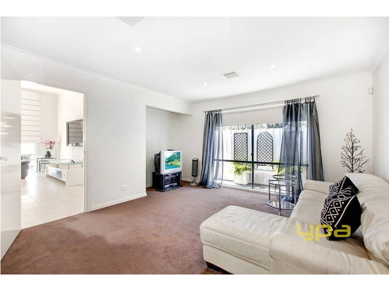 18 Rowlandson Place, Taylors Lakes VIC 3038