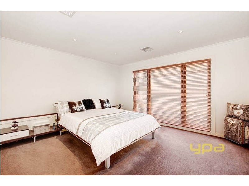 18 Rowlandson Place, Taylors Lakes VIC 3038